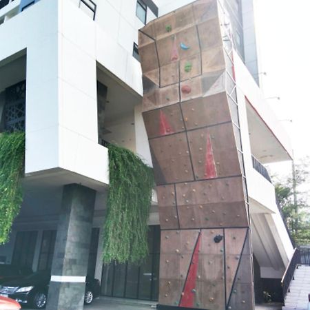 Cordova Suites Semarang Exterior photo