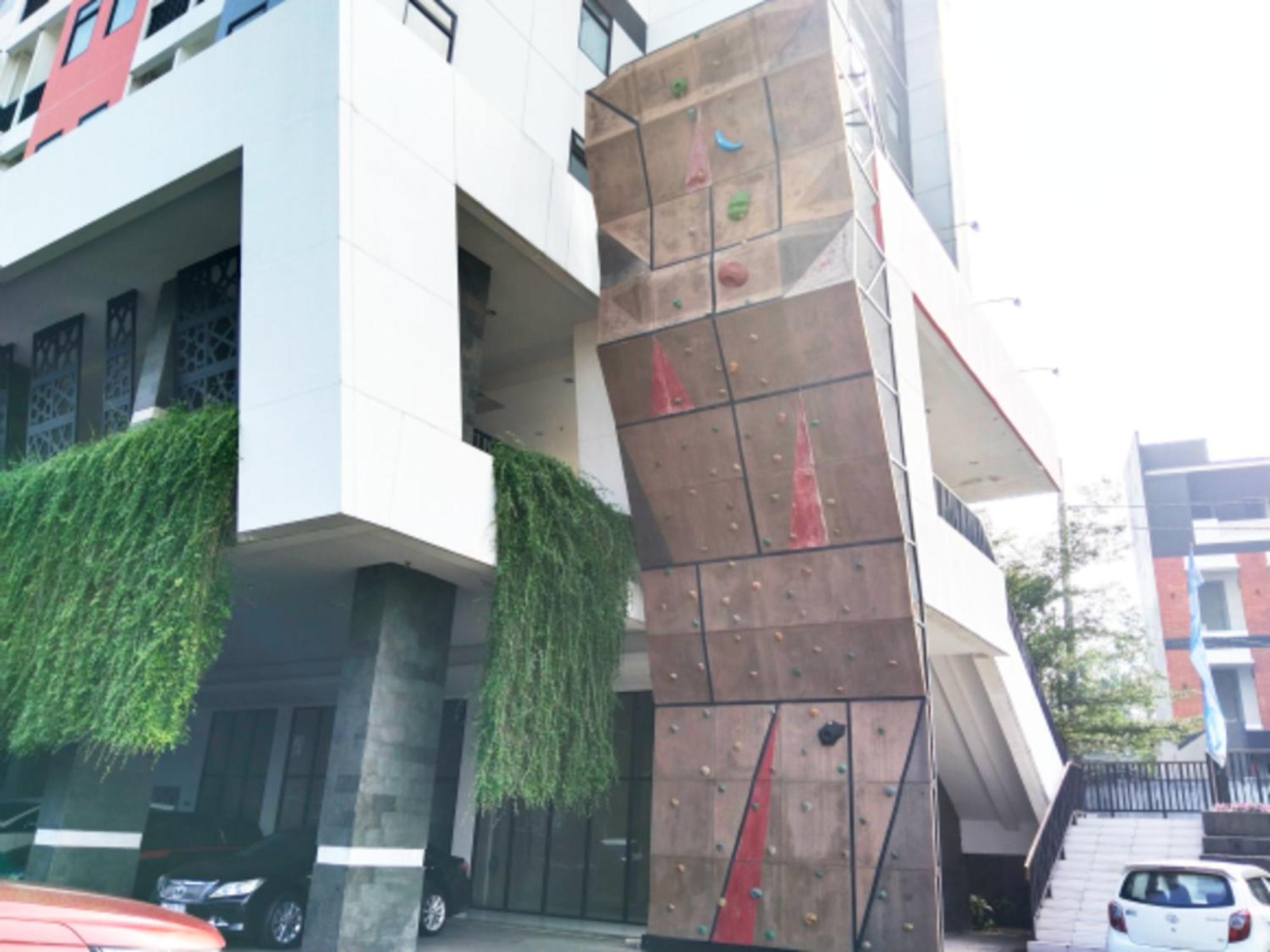 Cordova Suites Semarang Exterior photo