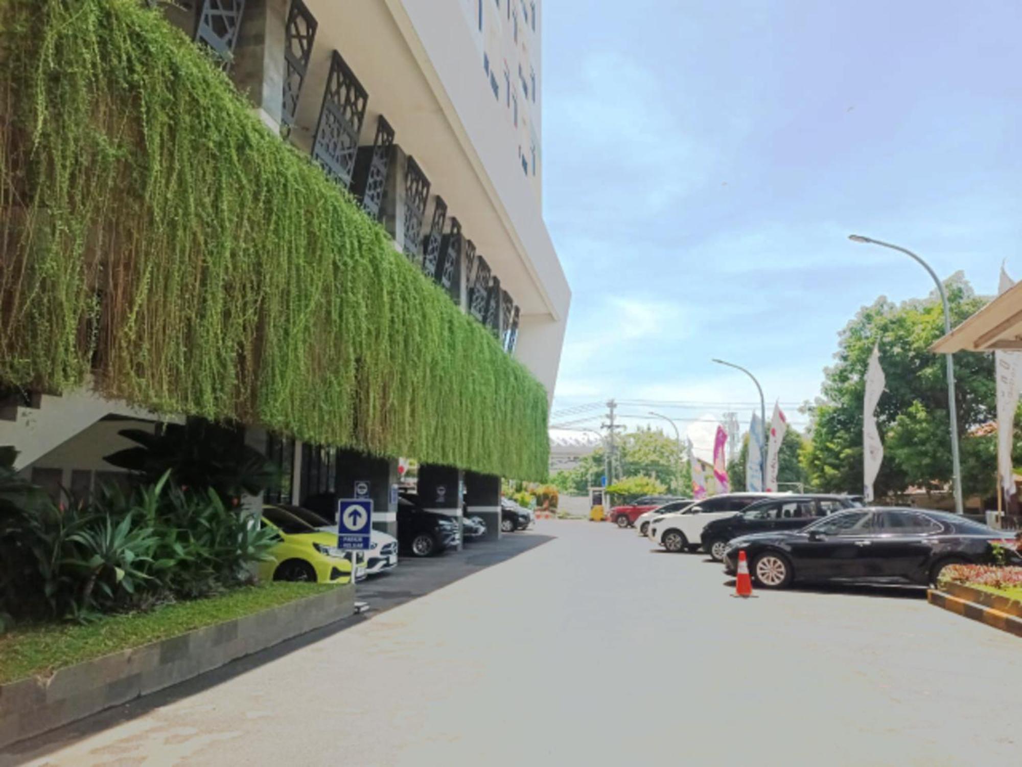 Cordova Suites Semarang Exterior photo