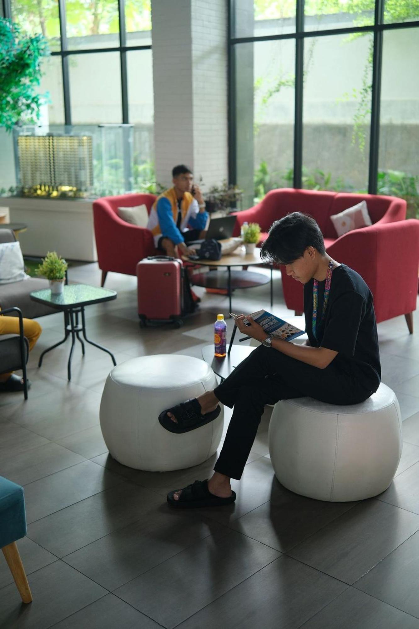 Cordova Suites Semarang Exterior photo