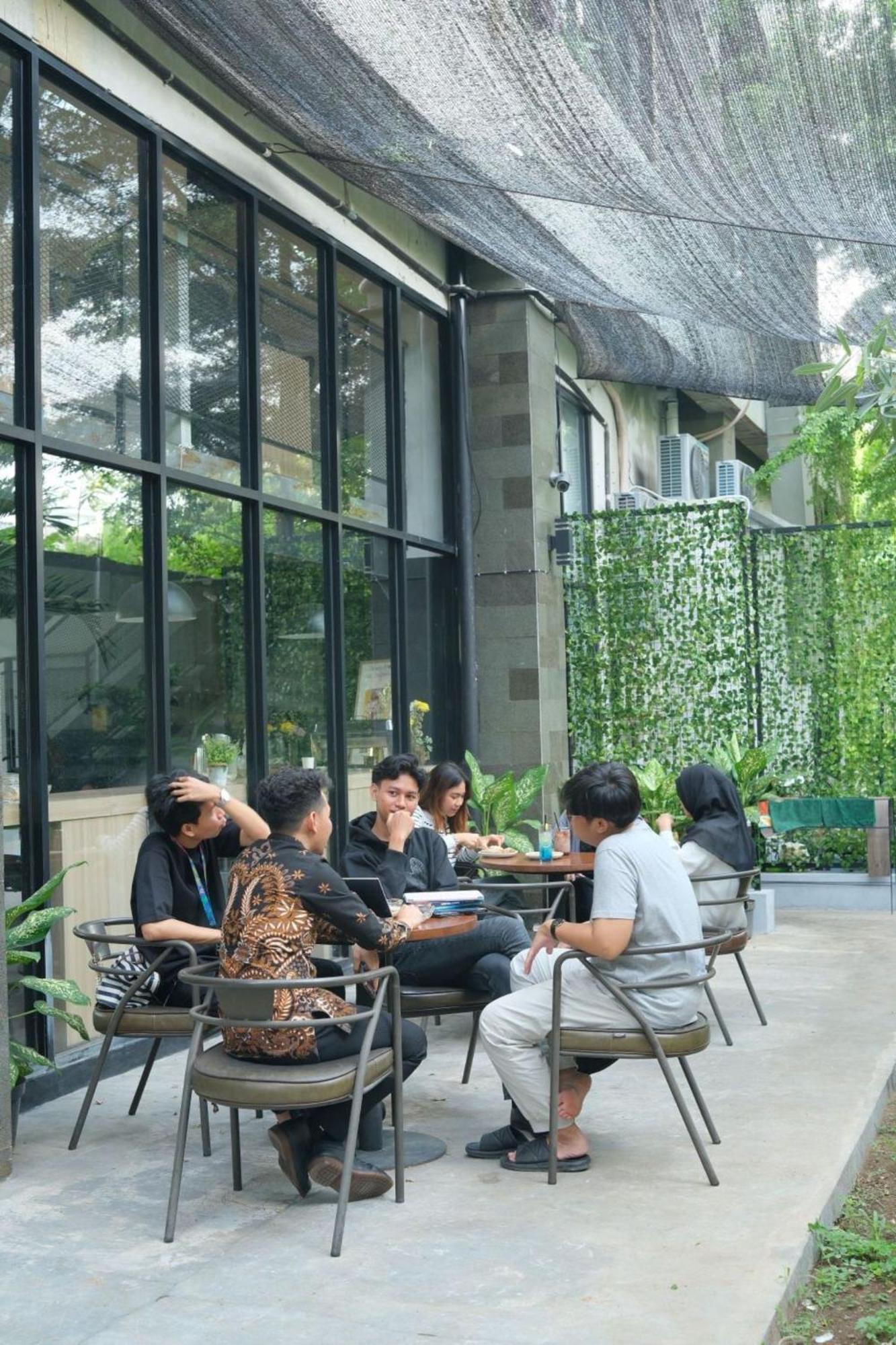 Cordova Suites Semarang Exterior photo